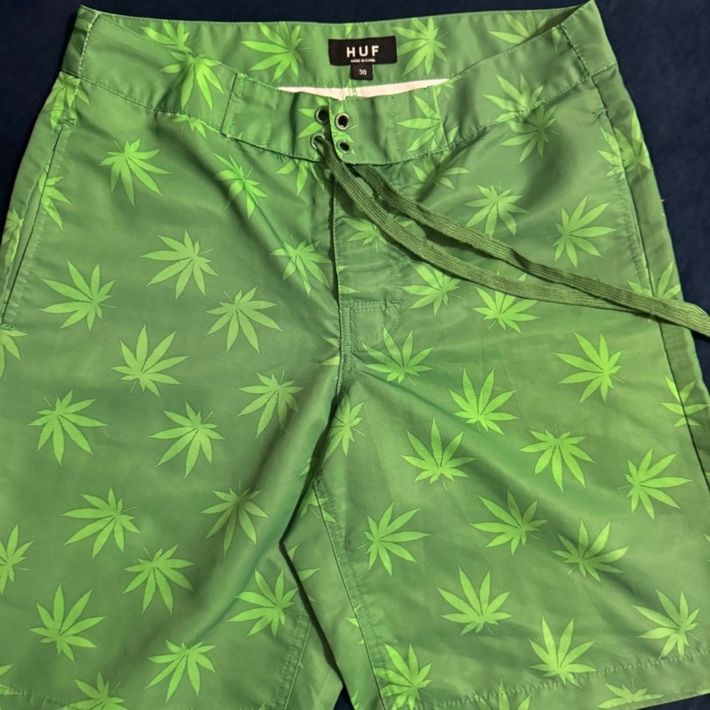 HUF Plantlife Board Shorts Mens 30 Green Marijuana Weed Leaf Print Swim Trunks